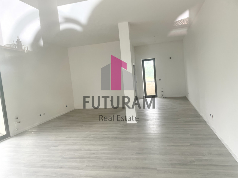 RIF:  041NM -  DOLO (VE)  -  PER INFO 0444/310220

Propongo in vendita un negozio di 65 mq a Samb...