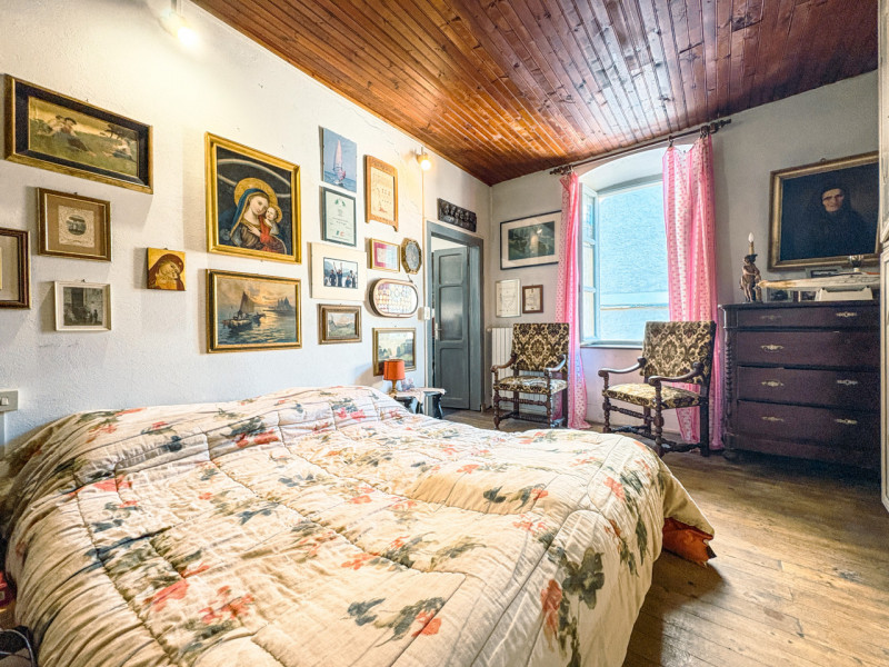 Detached house for sale on the Island of San Giulio, a unique opportunity