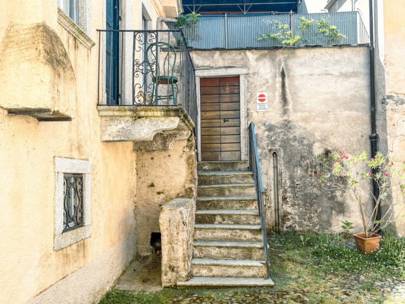 Detached house for sale on the Island of San Giulio, a unique opportunity