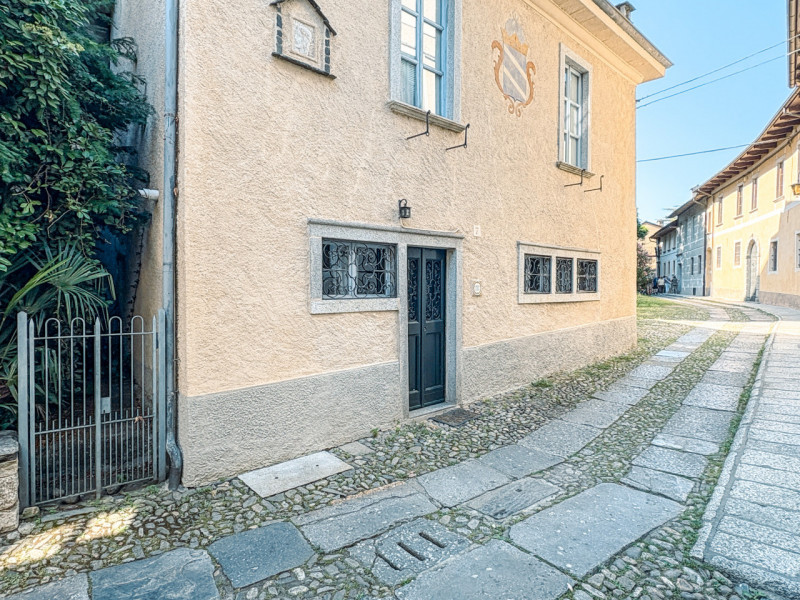Detached house for sale on the Island of San Giulio, a unique opportunity