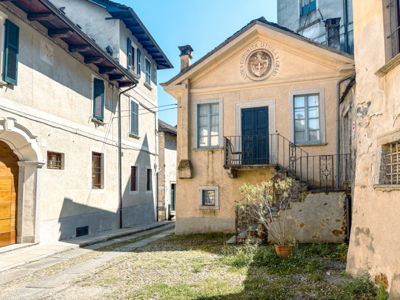 Detached house for sale on the Island of San Giulio, a unique opportunity