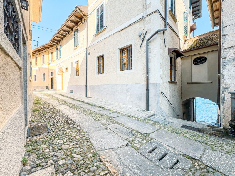 Detached house for sale on the Island of San Giulio, a unique opportunity