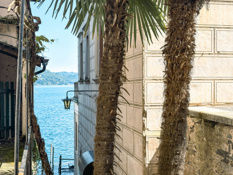 Detached house for sale on the Island of San Giulio, a unique opportunity