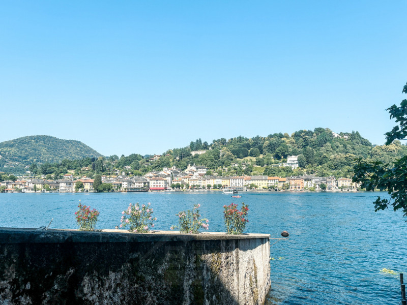 Detached house for sale on the Island of San Giulio, a unique opportunity