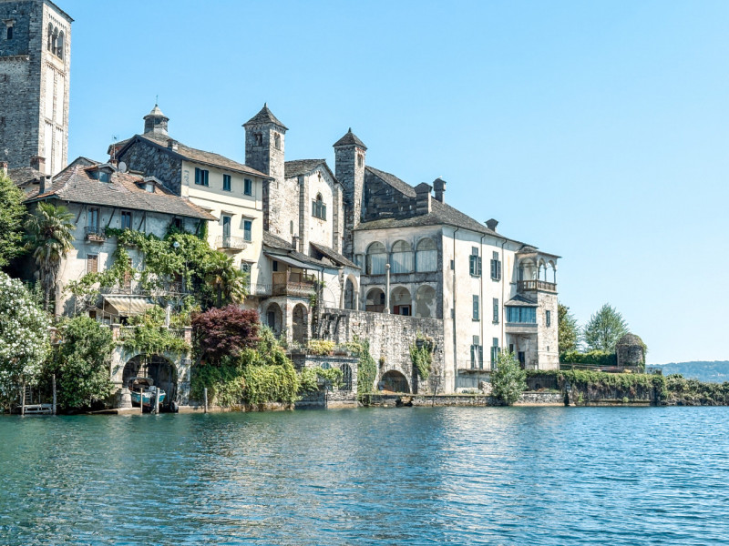 Detached house for sale on the Island of San Giulio, a unique opportunity