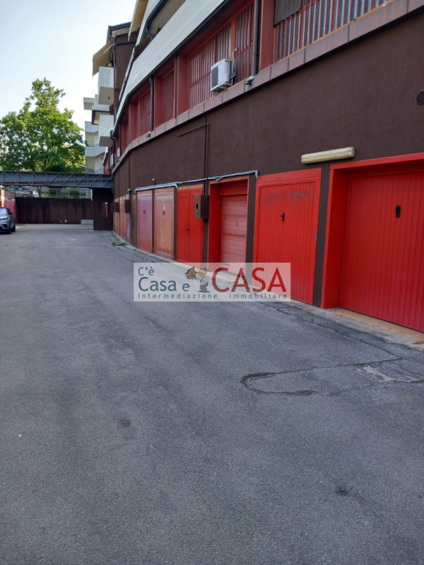 MONTEGROTTO TERME: zona centrale a vocazione residenziale, commerciale e direzionale l'Agenzia C'...