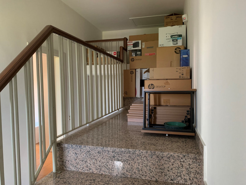 CARPANEDO proponiamo in affitto ufficio di circa 100 mq. disposto su due livelli. Al piano terra ...