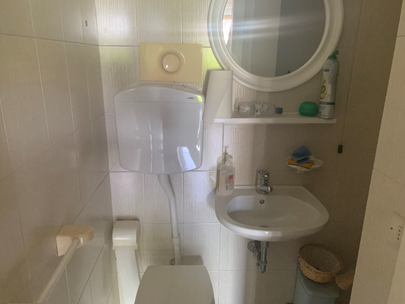 CARPANEDO proponiamo in affitto ufficio di circa 100 mq. disposto su due livelli. Al piano terra ...