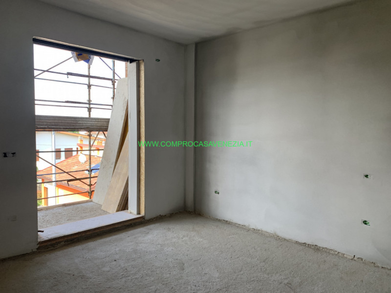 PREGANZIOL CENTRO appartamento pentalocale esclusivo. Proponiamo una straordinaria opportunità: s...