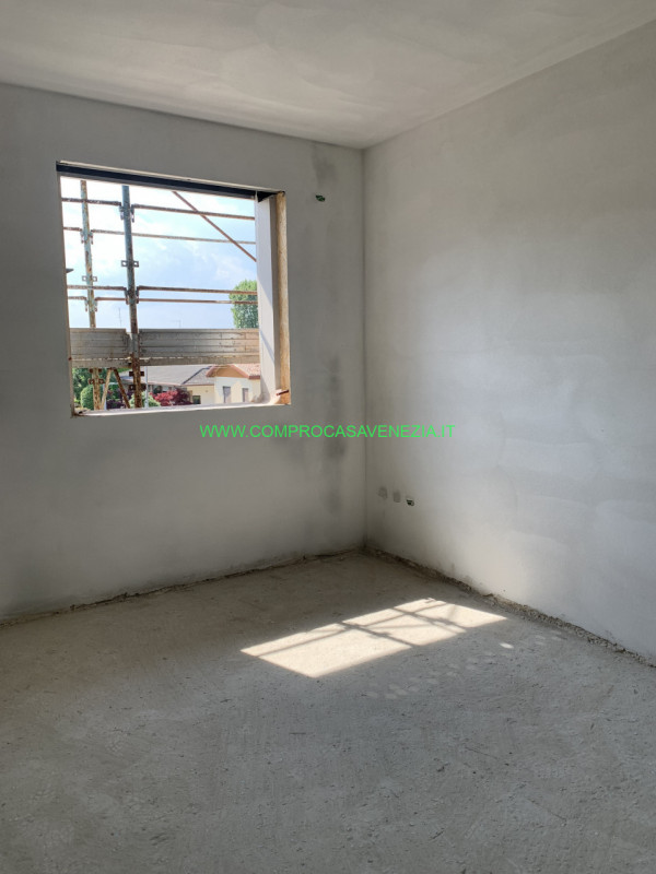 PREGANZIOL CENTRO appartamento pentalocale esclusivo. Proponiamo una straordinaria opportunità: s...