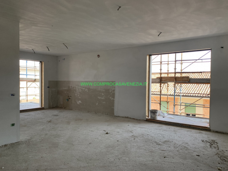 PREGANZIOL CENTRO appartamento pentalocale esclusivo. Proponiamo una straordinaria opportunità: s...