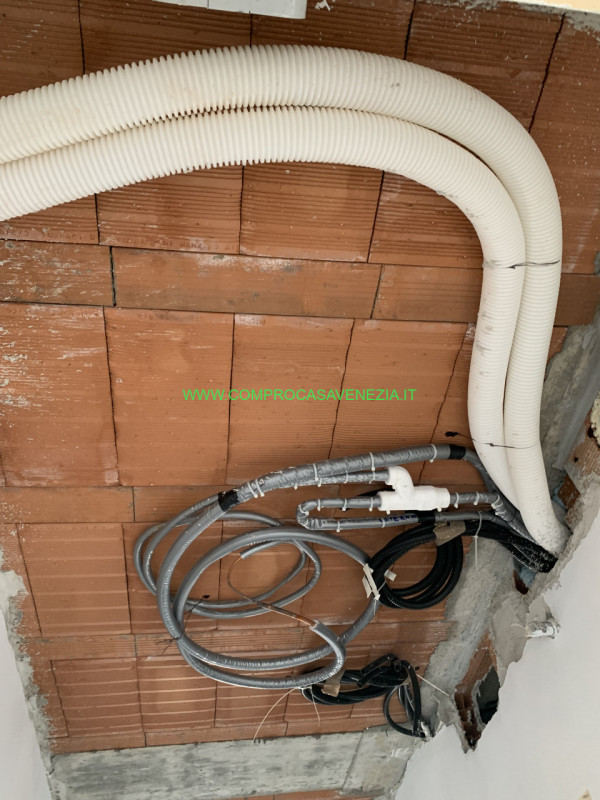 PREGANZIOL CENTRO appartamento pentalocale esclusivo. Proponiamo una straordinaria opportunità: s...