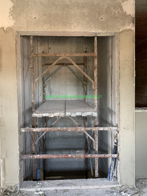 PREGANZIOL CENTRO appartamento pentalocale esclusivo. Proponiamo una straordinaria opportunità: s...