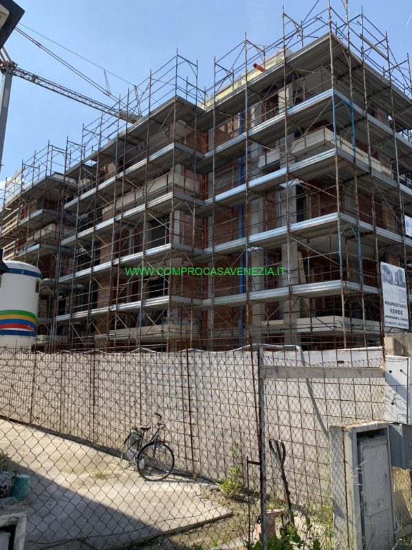 PREGANZIOL CENTRO appartamento pentalocale esclusivo. Proponiamo una straordinaria opportunità: s...