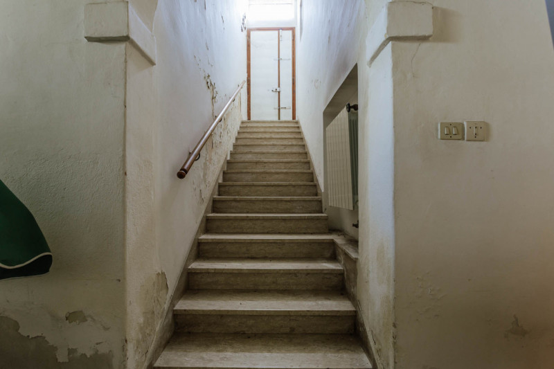 Nel cuore di Bovolenta, proponiamo in vendita un affascinante palazzo risalente al 1800, una solu...