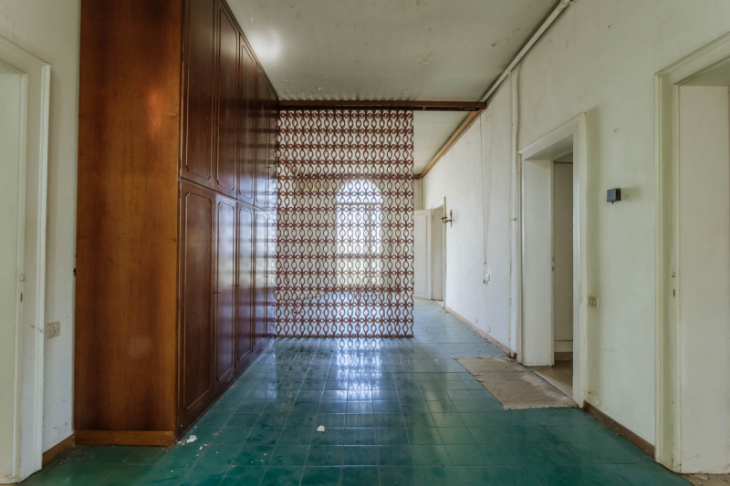 Nel cuore di Bovolenta, proponiamo in vendita un affascinante palazzo risalente al 1800, una solu...