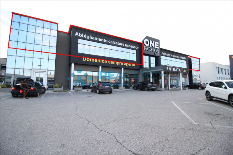 Uffici in affitto – Thiene (VI)

Stai cercando un ufficio direzionale personalizzabile su misura ...