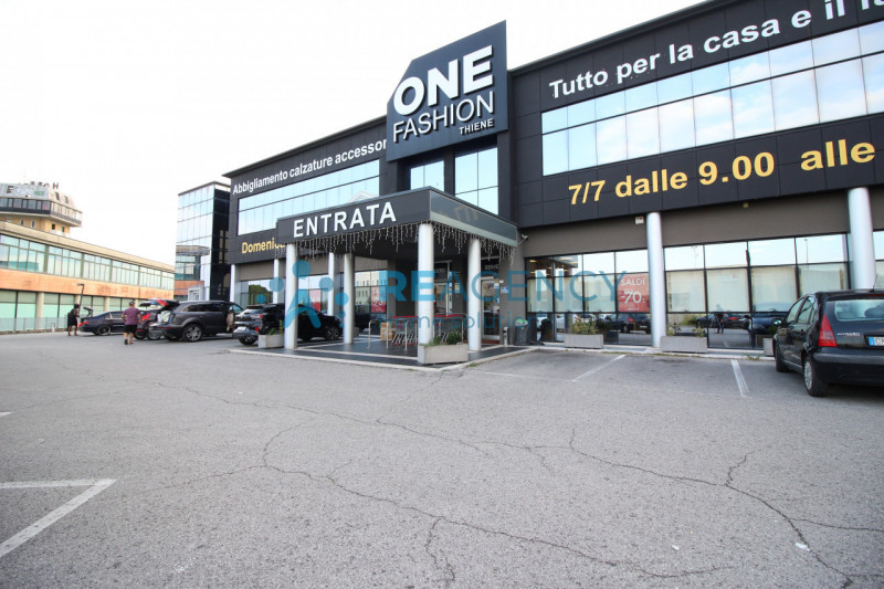 Uffici in affitto – Thiene (VI)

Proponiamo in locazione spazi direzionali attualmente al grezzo,...