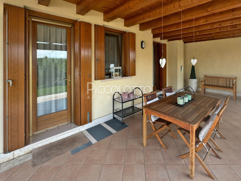 Rif. V5304 - Villa bifamiliare in vendita situata a Fonte, in zona tranquilla vicina ai servizi.
...