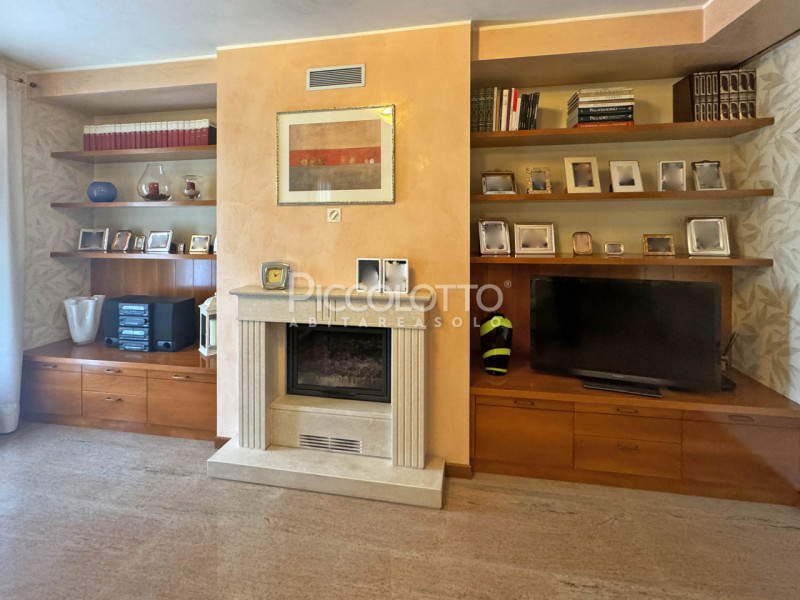 Rif. V5304 - Villa bifamiliare in vendita situata a Fonte, in zona tranquilla vicina ai servizi.
...