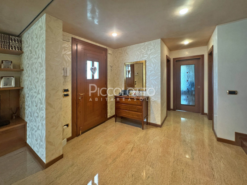 Rif. V5304 - Villa bifamiliare in vendita situata a Fonte, in zona tranquilla vicina ai servizi.
...