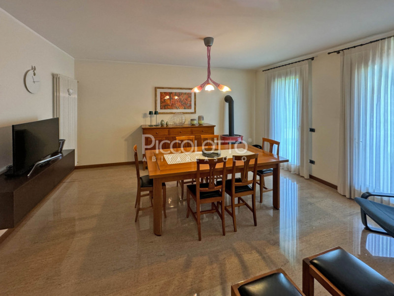 Rif. V5304 - Villa bifamiliare in vendita situata a Fonte, in zona tranquilla vicina ai servizi.
...