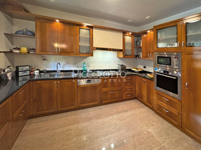 Rif. V5304 - Villa bifamiliare in vendita situata a Fonte, in zona tranquilla vicina ai servizi.
...