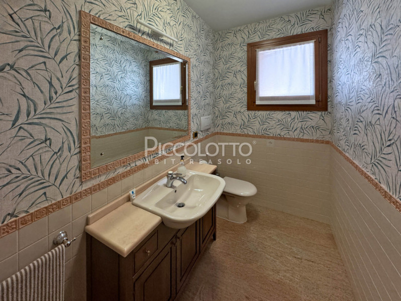 Rif. V5304 - Villa bifamiliare in vendita situata a Fonte, in zona tranquilla vicina ai servizi.
...