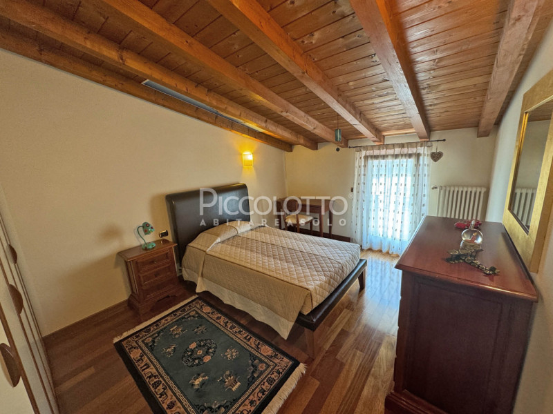 Rif. V5304 - Villa bifamiliare in vendita situata a Fonte, in zona tranquilla vicina ai servizi.
...