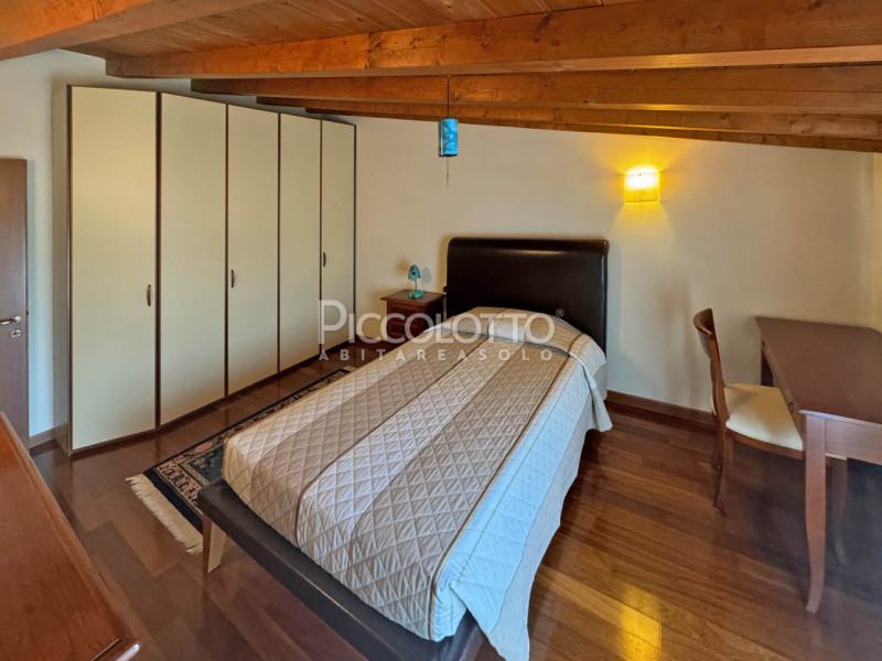 Rif. V5304 - Villa bifamiliare in vendita situata a Fonte, in zona tranquilla vicina ai servizi.
...