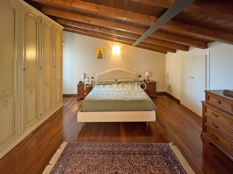 Rif. V5304 - Villa bifamiliare in vendita situata a Fonte, in zona tranquilla vicina ai servizi.
...