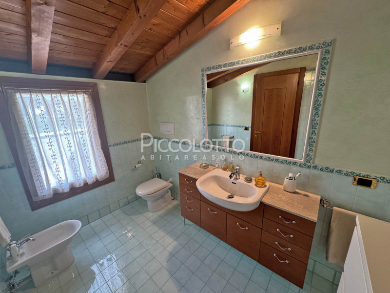 Rif. V5304 - Villa bifamiliare in vendita situata a Fonte, in zona tranquilla vicina ai servizi.
...