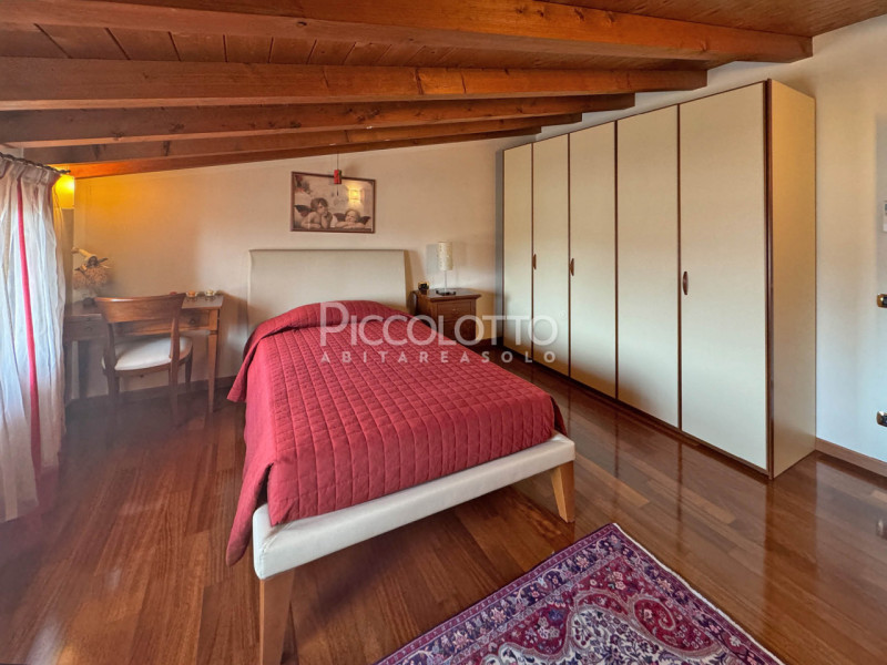 Rif. V5304 - Villa bifamiliare in vendita situata a Fonte, in zona tranquilla vicina ai servizi.
...