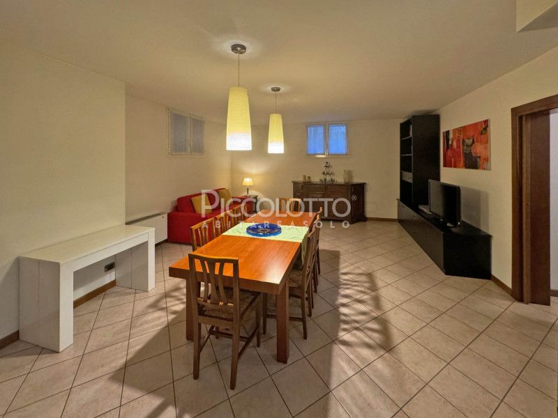 Rif. V5304 - Villa bifamiliare in vendita situata a Fonte, in zona tranquilla vicina ai servizi.
...