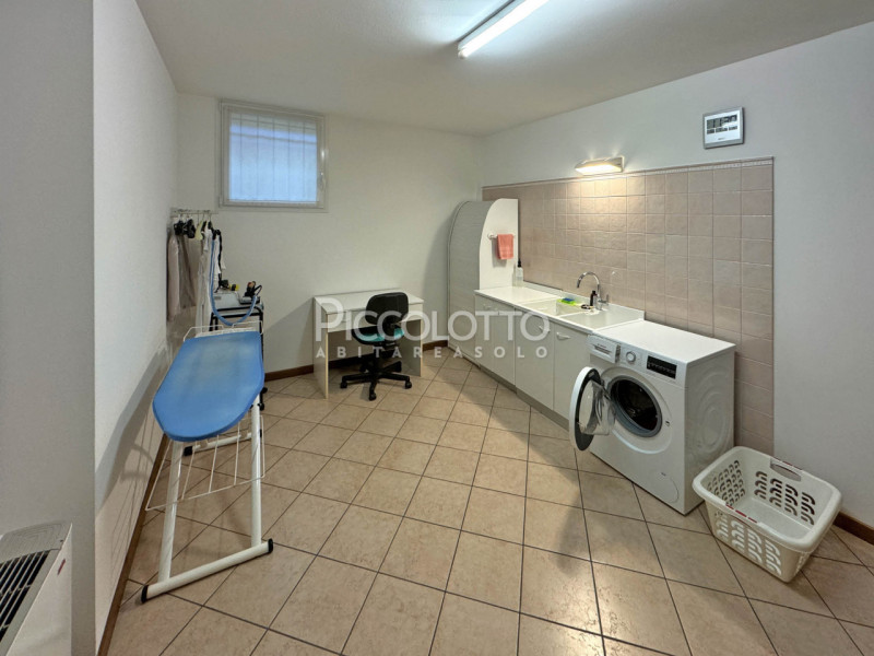 Rif. V5304 - Villa bifamiliare in vendita situata a Fonte, in zona tranquilla vicina ai servizi.
...