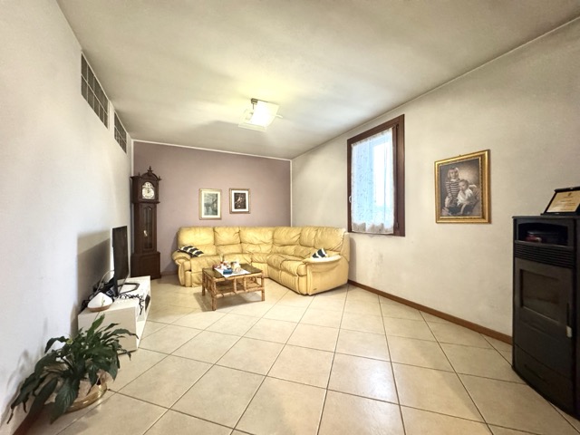 CASA AFFIANCATA RISTRUTTURATA DI TESTA

Trattative riservate Immobiliare Unica Colceresa via Marc...