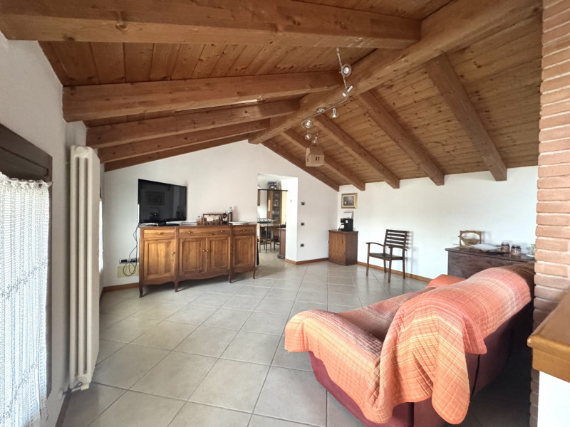 CASA AFFIANCATA RISTRUTTURATA DI TESTA

Trattative riservate Immobiliare Unica Colceresa via Marc...