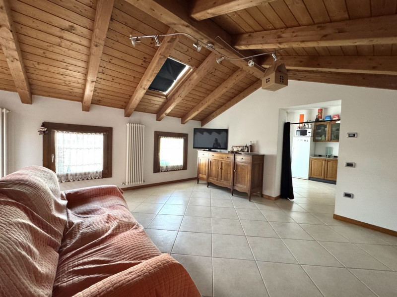 CASA AFFIANCATA RISTRUTTURATA DI TESTA

Trattative riservate Immobiliare Unica Colceresa via Marc...