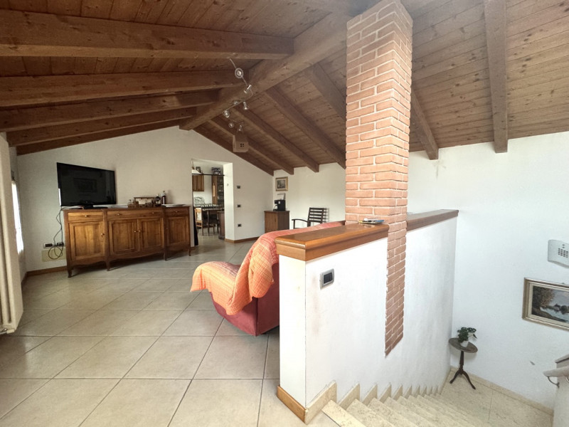 CASA AFFIANCATA RISTRUTTURATA DI TESTA

Trattative riservate Immobiliare Unica Colceresa via Marc...