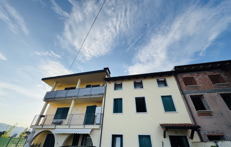 CASA AFFIANCATA RISTRUTTURATA DI TESTA

Trattative riservate Immobiliare Unica Colceresa via Marc...