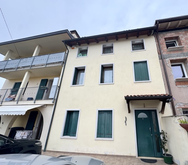 CASA AFFIANCATA RISTRUTTURATA DI TESTA

Trattative riservate Immobiliare Unica Colceresa via Marc...