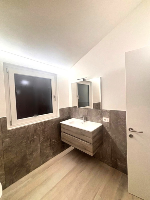 Viene locato sia a privati che ad aziende.
Scopri questa splendida porzione di bifamiliare situat...