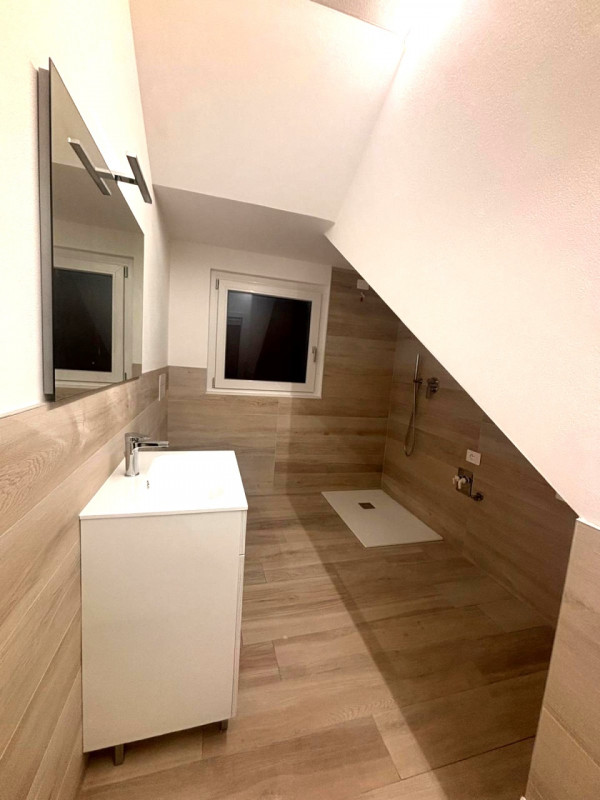 Viene locato sia a privati che ad aziende.
Scopri questa splendida porzione di bifamiliare situat...