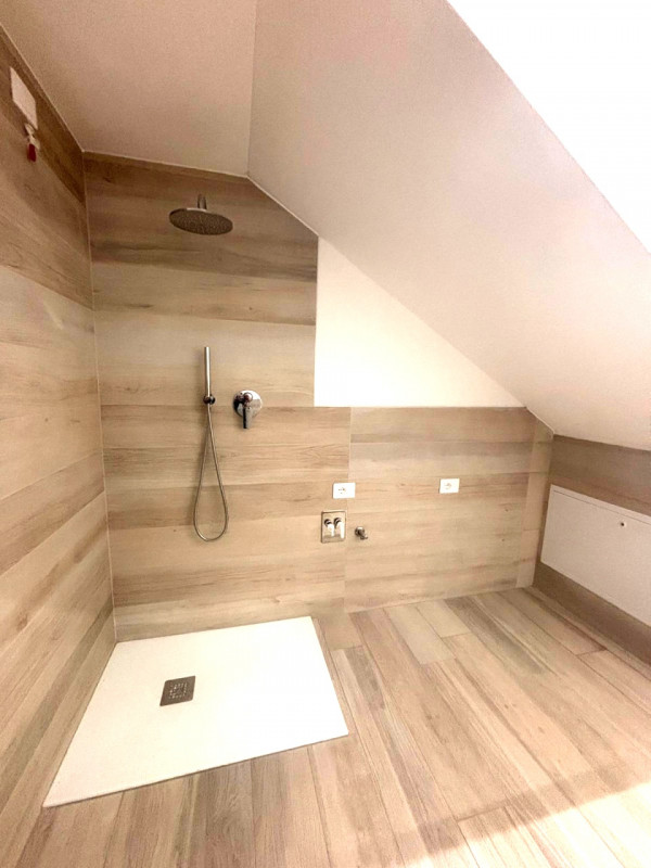 Viene locato sia a privati che ad aziende.
Scopri questa splendida porzione di bifamiliare situat...