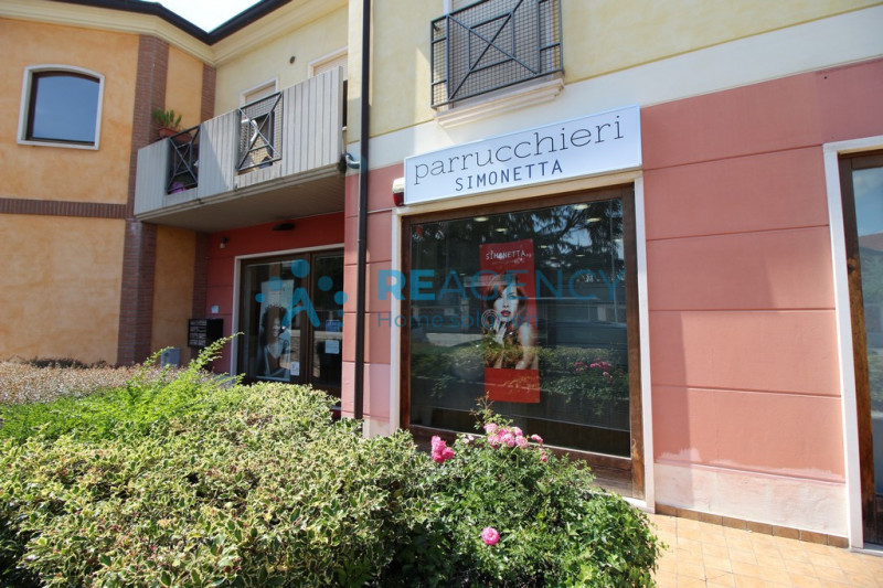 THIENE ZONA CENTRO
Sei alla ricerca di un locale commerciali con visibilità'?
Prezzo euro 76.000
...