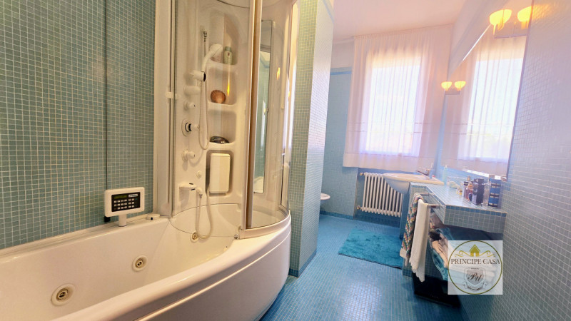 Rif. APE392 - Siamo lieti di proporre signorile appartamento in contesto esclusivo, situato in un...