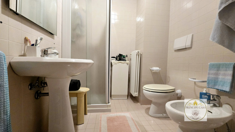 Rif. APE392 - Siamo lieti di proporre signorile appartamento in contesto esclusivo, situato in un...