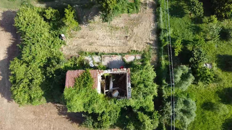 Vendesi casa singola da ristrutturare con giardino ad Arquà Petrarca, perla dei colli Euganei ed ...