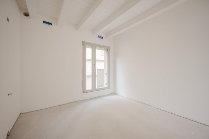 Nell’immediatissimo fuori mura nord, pregiato attico duplex di nuovissima costruzione. La ricerca...