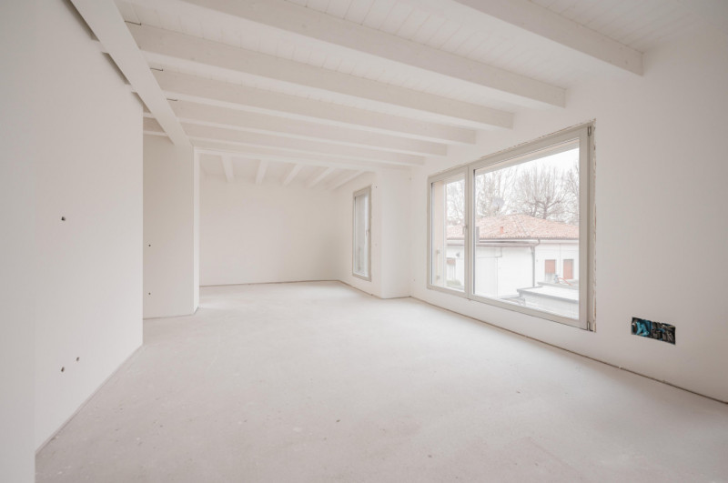 Nell’immediatissimo fuori mura nord, pregiato attico duplex di nuovissima costruzione. La ricerca...